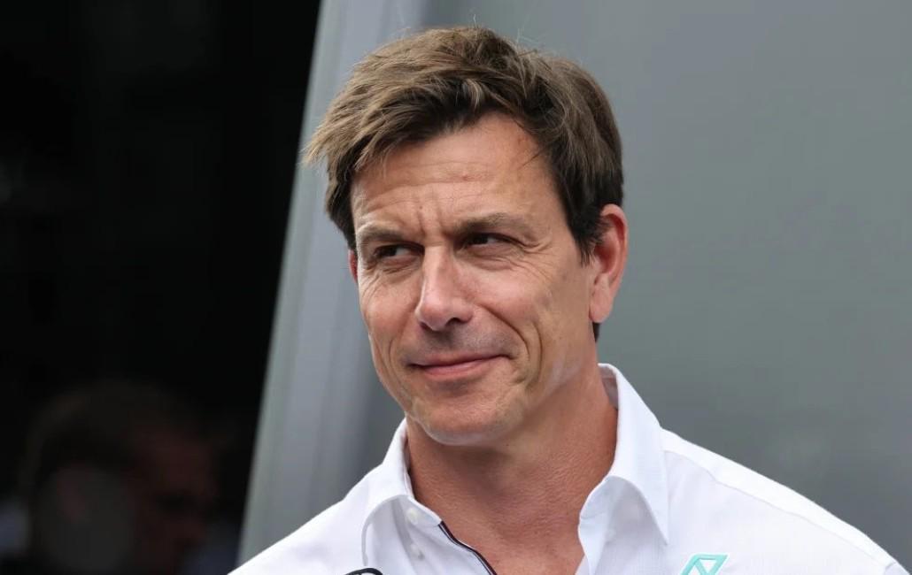 极速赛车在线-名记：红牛因无法复刻梅奔引擎选择泄密，将和其他车队站在一块