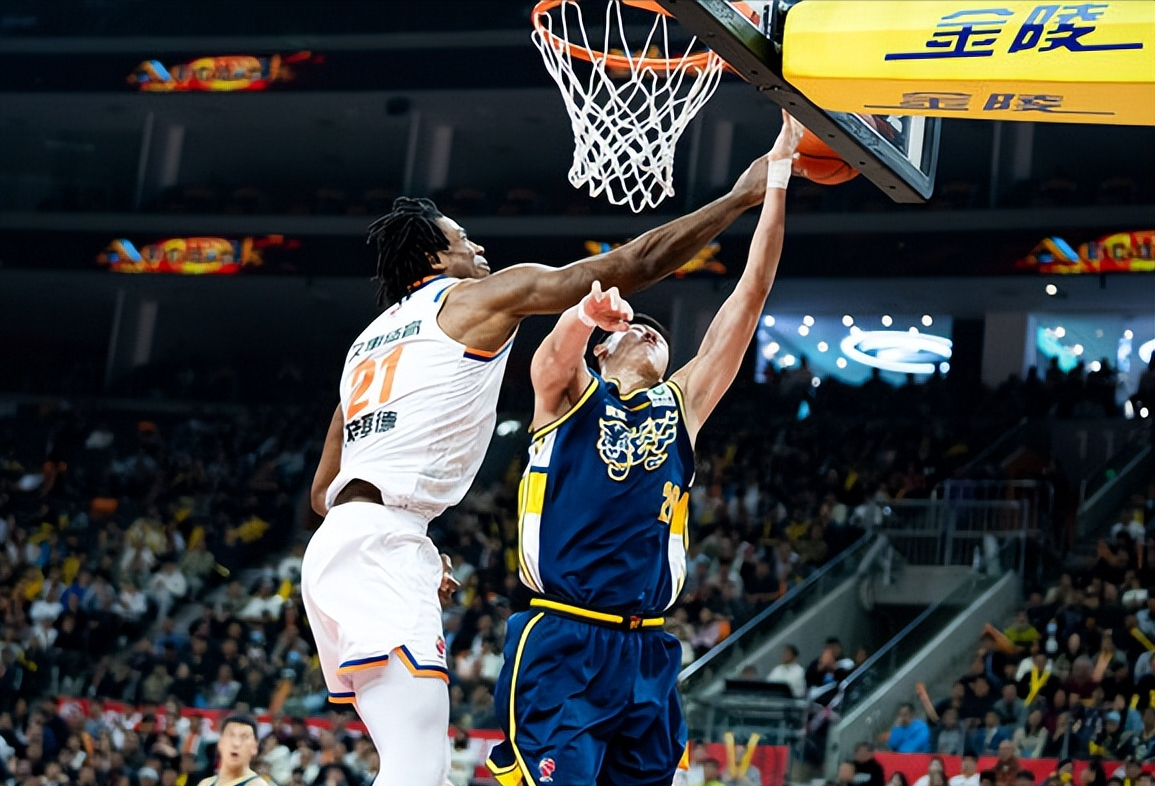 极速赛车网址-沪粤强强对话一边倒，广东男篮一问题无限凸显，杜锋抱头尽显无奈